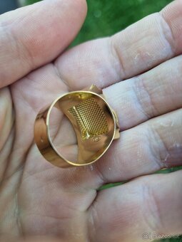 Zlatý prsten - kůň s podkovou 6,88g - (68) - 4