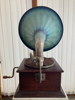 Starožitný gramofon na kliku s troubou - 4