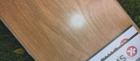Laminátová voděodolná plovoucí podlaha Dub - 4
