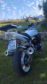 Suzuki GSX 1400 - 4
