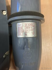 Nástěnná zásuvka s vidlicí - 4