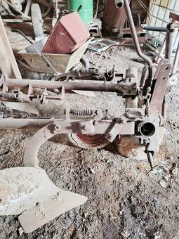 lištová sekačka MF 70 , pluh za traktor a výfuk na seno - 4