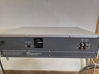 JVC KD-V33E - 4