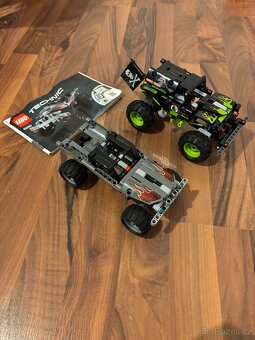 LEGO Technic 42090 Útěk v teréňáku - 4