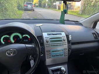 Toyota Corolla Verso - 4