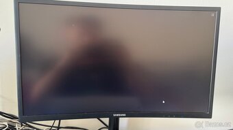 Samsung C24FG73 – 24″ 144 Hz, zakřivený QLED (VA), pivot - 4