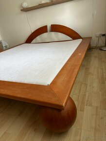 Prodám designovou postel z masivu - 4