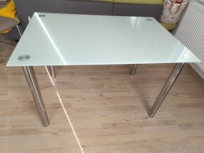 Skleněný jídelní stůl - 4
