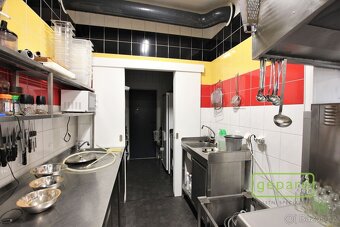 Pronájem vybavené restaurace rychlého občerstvení se zahrádk - 4
