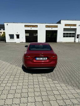 Jaguar XE 2.0D R-Sport - 4