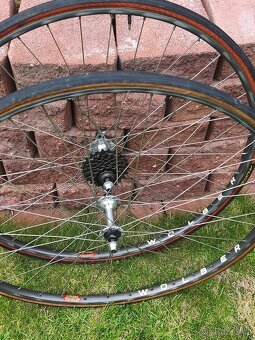 Zapletená kola náboje Shimano ráfky Wolber Aspin - 4