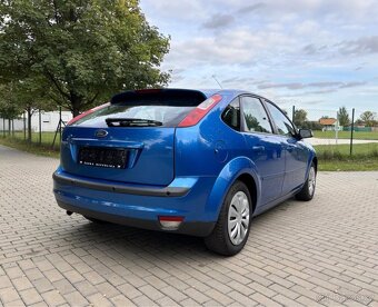 FORD FOCUS 2.0 107 KW GHIA - BENZÍN - 4