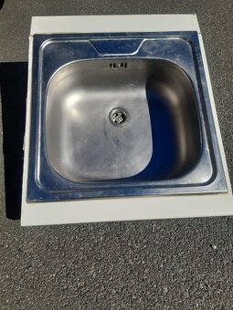 Nerezový kuchyňský dřez - 4