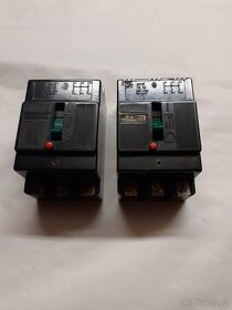 Zásuvky, zástrčky - 4