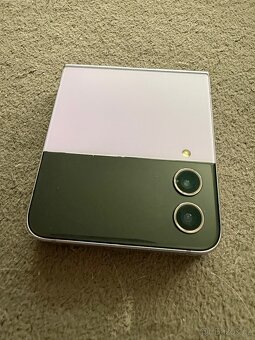 Samsung galaxy Flip 4 - 4
