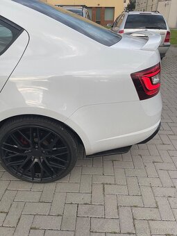 Octavia 3 rs boční lišty na zadní nárazník - 4