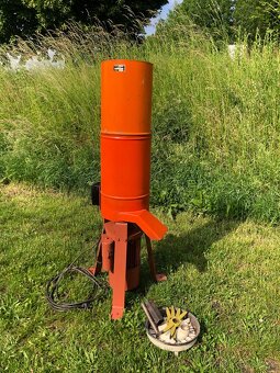 UNIVERZÁLNÍ DRTIČ NA OVOCE NA 220 V - 4