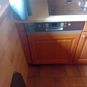 Rustikální kuchyňská linka se spotřebiči - 4