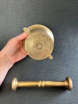 Starý mosazný hmoždíř 11 cm s tloukem, váha 1460g - 4