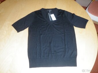 luxusní kvalitní černý svetřík značkový - vel. S - nový - 4
