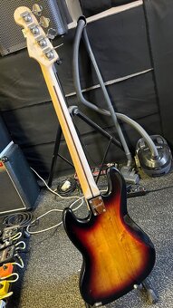 Squier Affinity Jazz Bass - 4