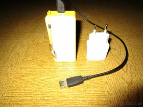 Plastová USB power banka s 2600mAh viz foto. Cena 100 Kč. - 4