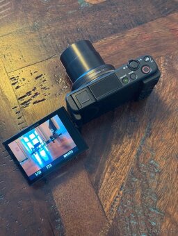 Sony ZV-1 Kompaktní Vlogovací Kamera 4K + 3 Baterie + Origin - 4