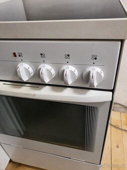 pěkný elektrický sporák BOSCH sklokeramika - 4
