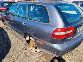 VOLVO V 40 TD - 4