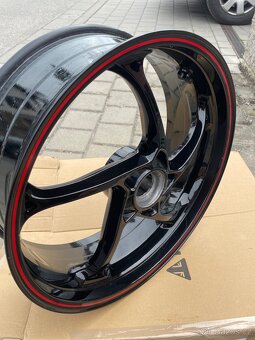 Zadní kolo Triumph Speed triple 1050 RS - 4