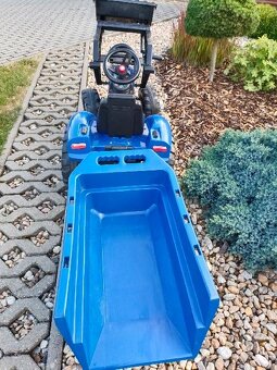 Šlapací traktor New Holland s nakladačem a rypadlem - 4