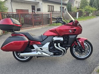 Honda V4 1300 jako Goldwing najeto 6.000 koupeno CR - 4