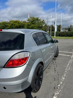 ASTRA H 1,9 SPORT 110 kw - 4