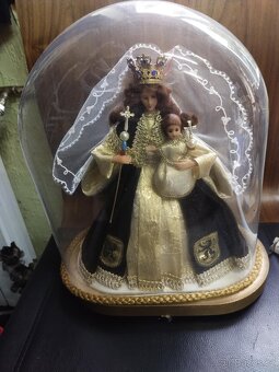 Starožitná Svatá panenka s děťátkem v církevním kroji. - 4