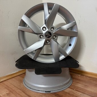 ŠKODA OCTAVIA IV 4 5x112 R17 ET46 6.5Jx17 57,1mm - 4