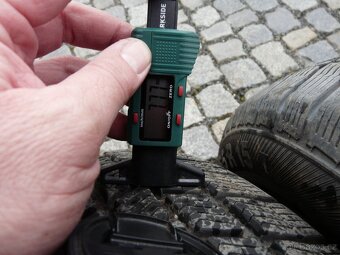 ZIMNÍ PNEU BARUM 195/65R15 - 4