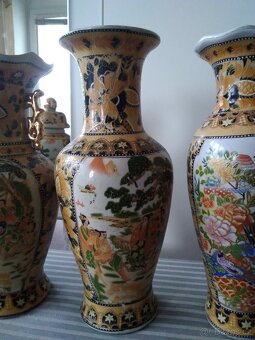 Dekorativní keramika, vázy a různé zdobené nádoby. - 4