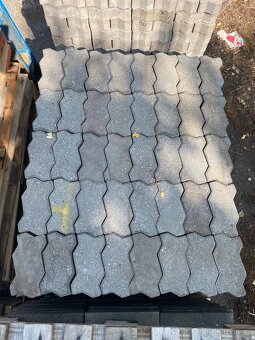 Dlažba zámková vlnka, tloušťka 6 cm, použitá, cca 25m/2 - 4
