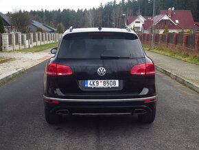 VW Touareg, 3.0 TDI R-line 193kW / Panorama / po servisu - 4
