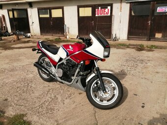 Honda VF750F Interceptor - 4