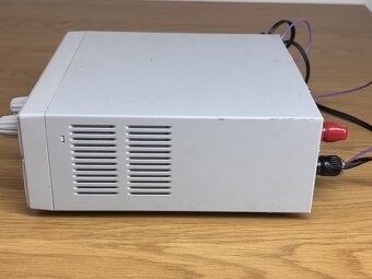 Spínaný laboratorní zdroj - Manson HCS-3400 - 4