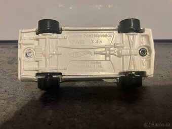 Hot Wheels custom Ford Maverick white - 4