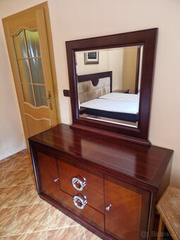 Komplet krásná ložnice – postel, skříň, noční stolky, komoda - 4