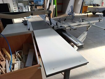Formátovací pila s posuvným stolem a předřezem. - 4