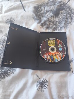 Darují Mix věcí - 4