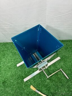 Ruční šrotovník na obilí, mlynek na obilí - 4