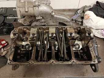 Hlava motoru octavia 2 - 4
