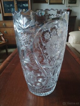 Velká broušená skleněná váza - 4