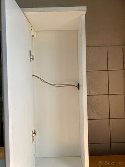 Koupelnová skříňka se zrcadlem - 4