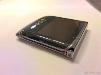 Motorola Razr 5G - 4